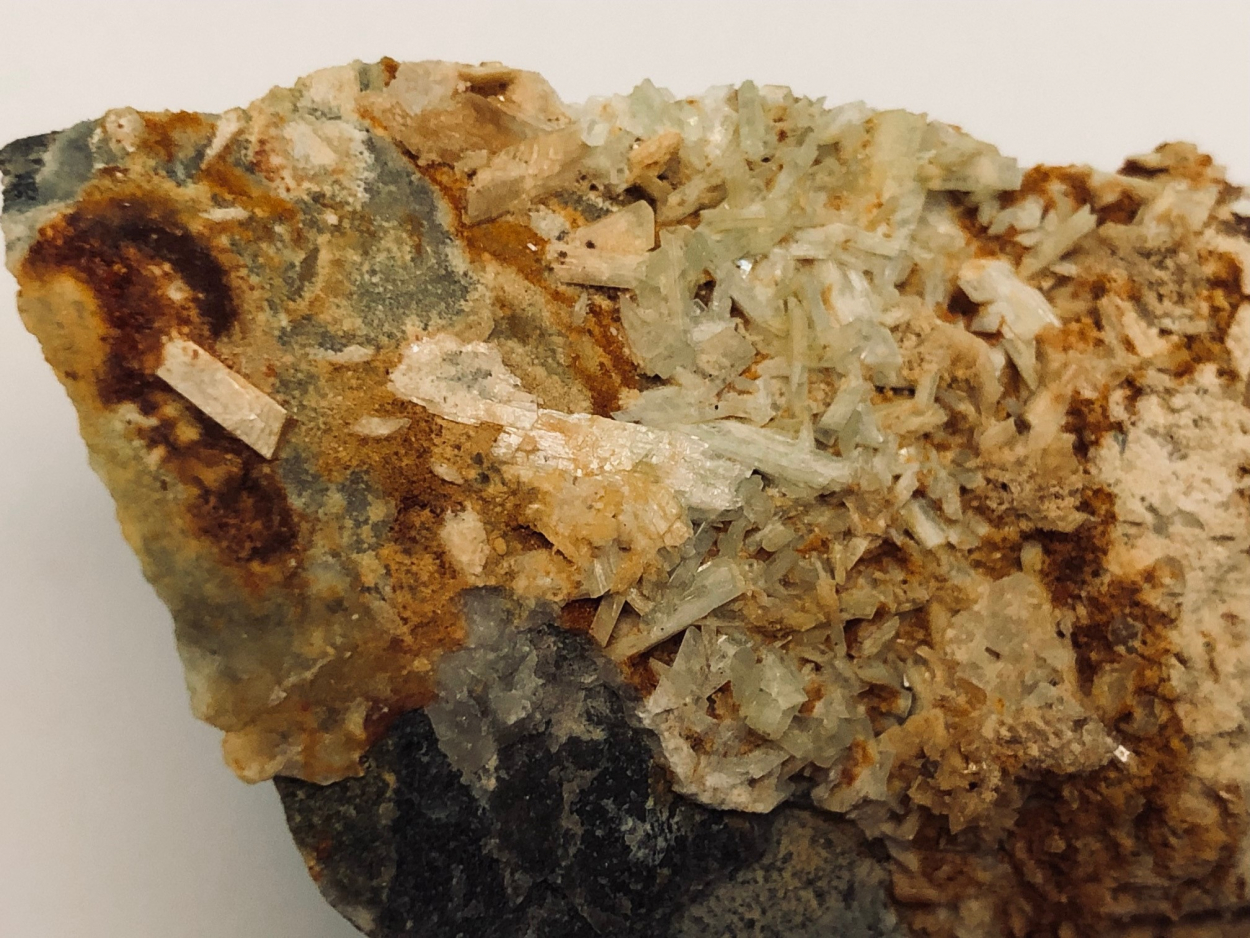 Paravauxite