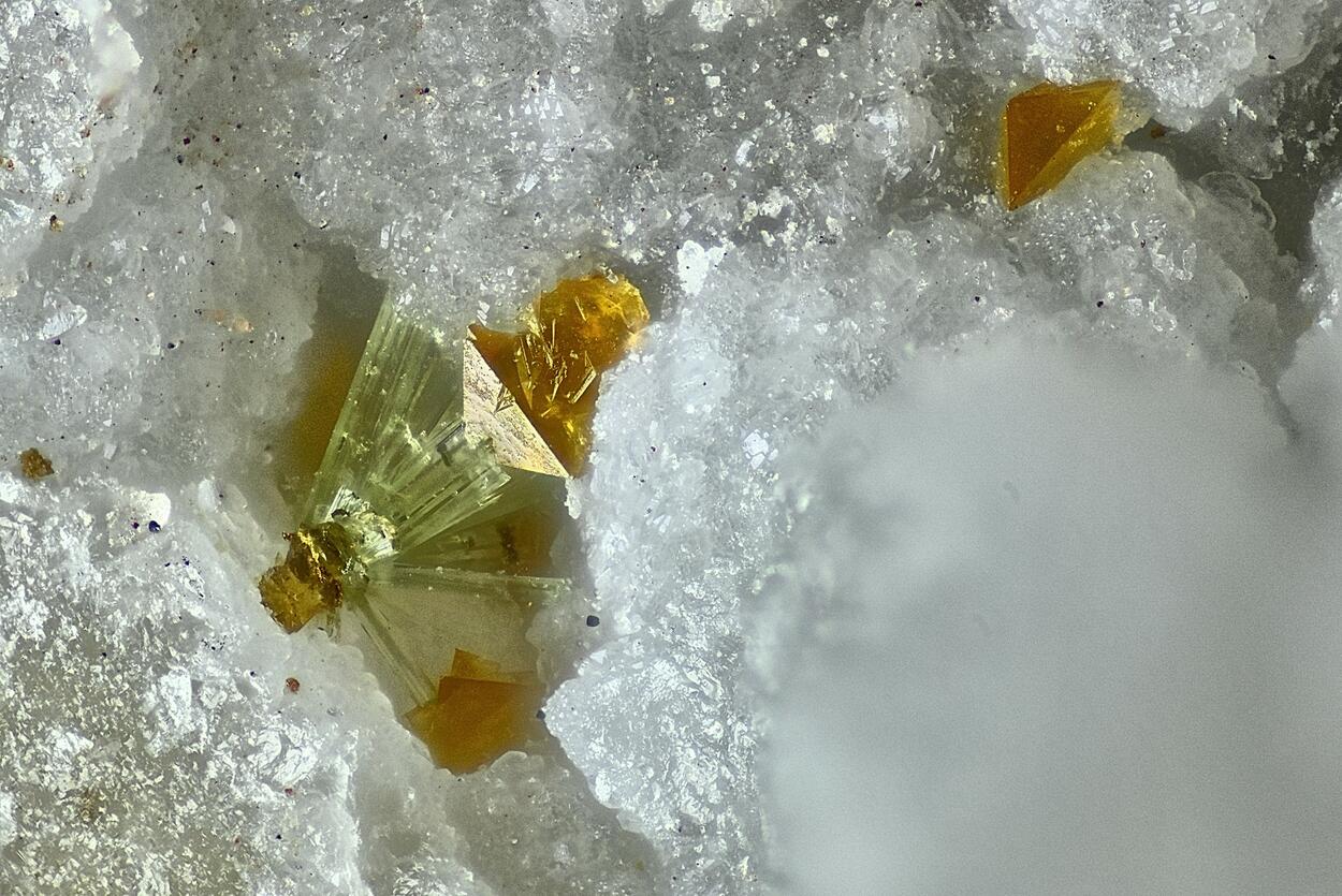 Telluromandarinoite