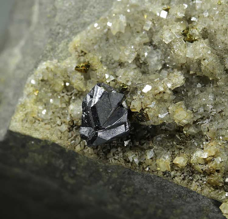 Sphalerite Chalcopyrite & Dolomite