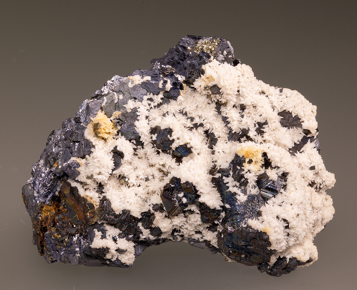 Sphalerite Galena Manganoan Calcite & Pyrite