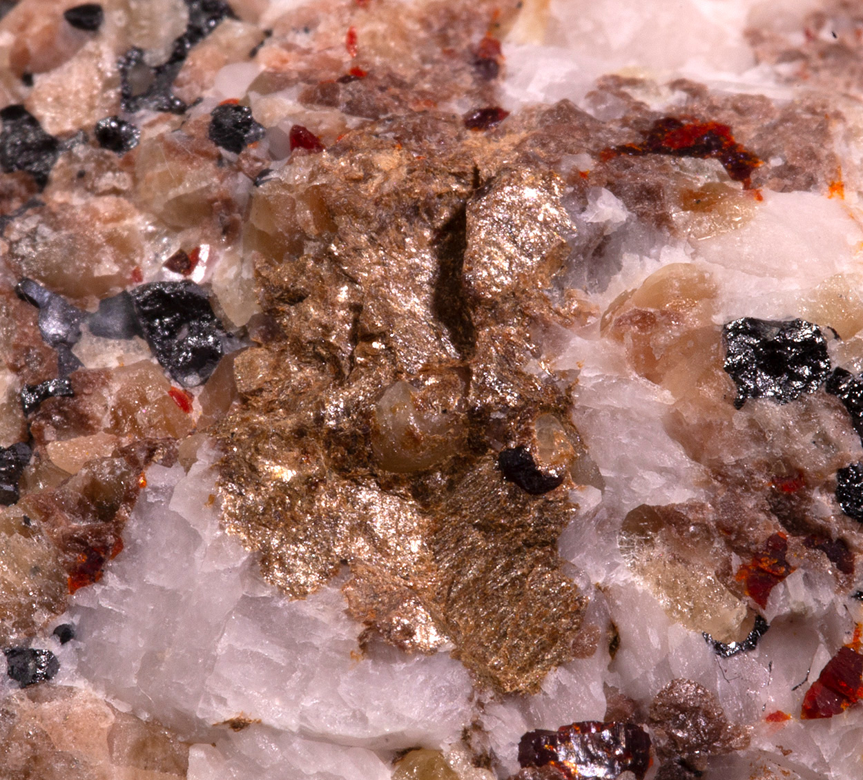 Mcgovernite Willemite Franklinite & Calcite