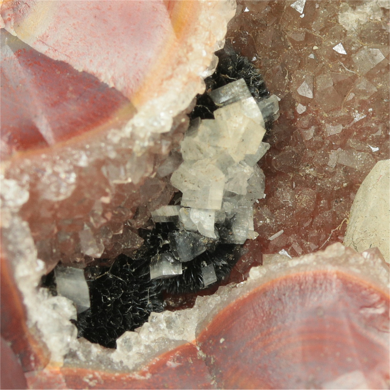 Agate With Quartz & Calcite & Tourmaline