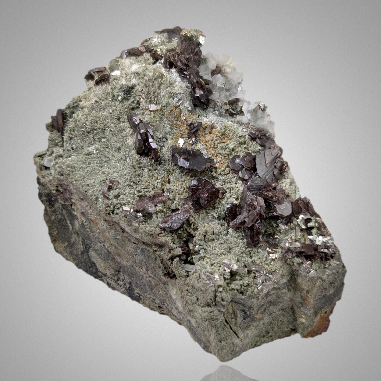 Axinite-(Fe)