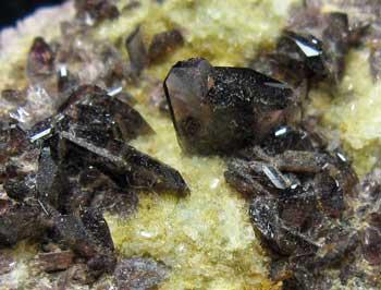 Axinite-(Fe)