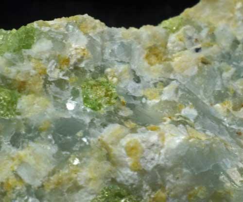 Ellestadite-(F) With Tobermorite & Grossular