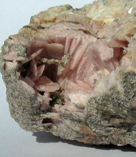 Clinozoisite Var Clinohumite