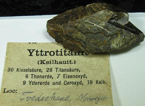 Yttrian Titanite