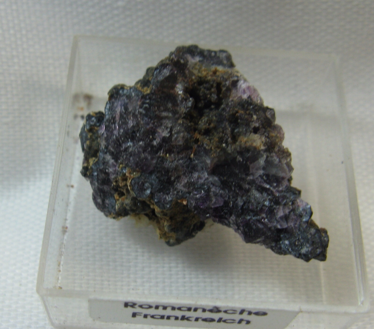 Romanèchite & Fluorite