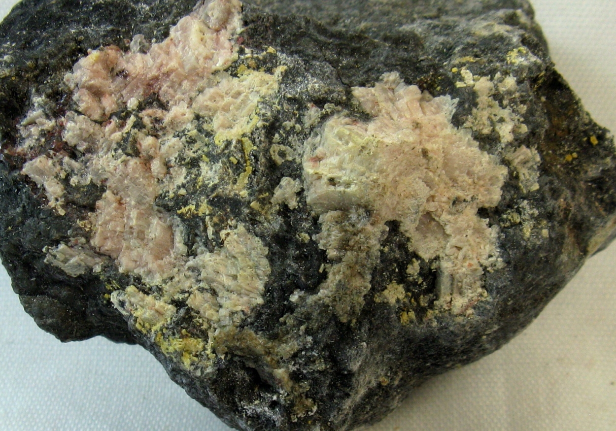 Magnetite Actinolite & Feldspar