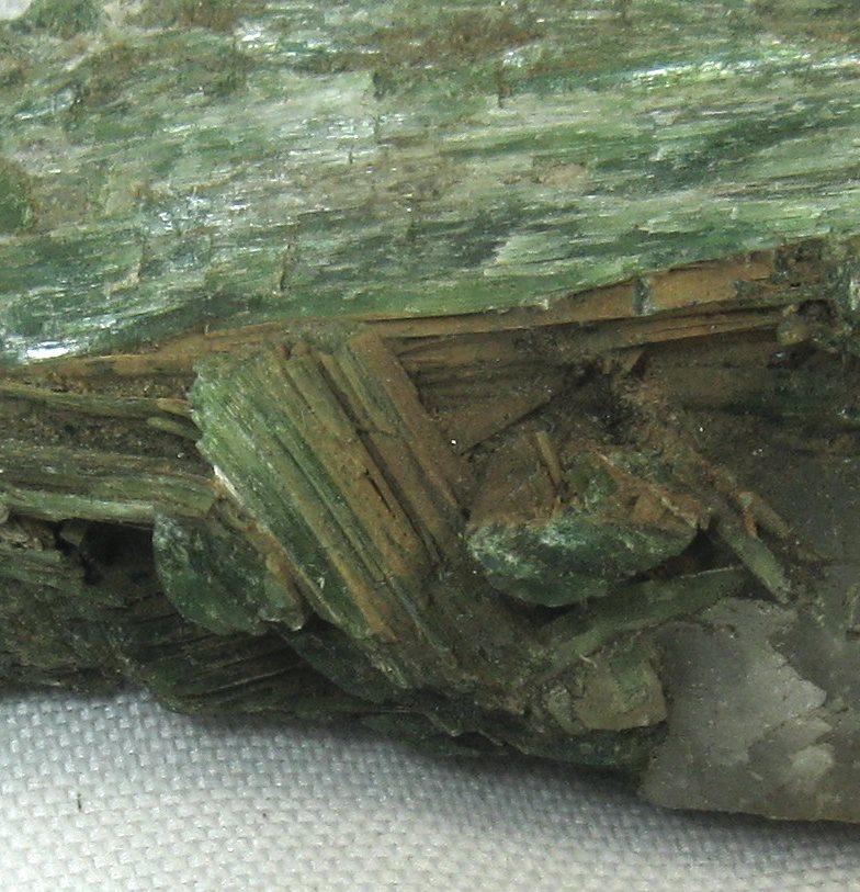 Chrome-Tremolite