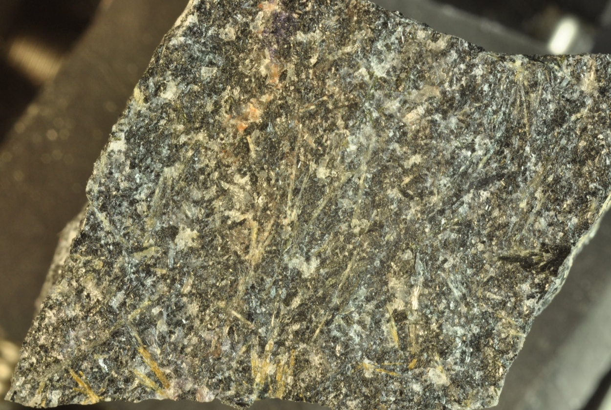 Rosenbuschite