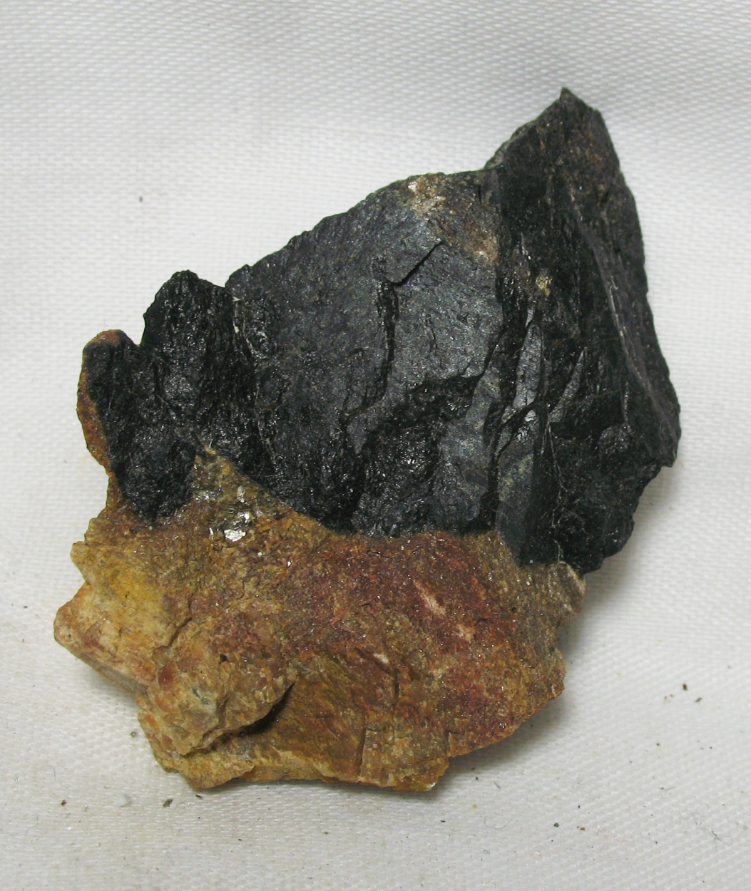 Allanite-(Ce)