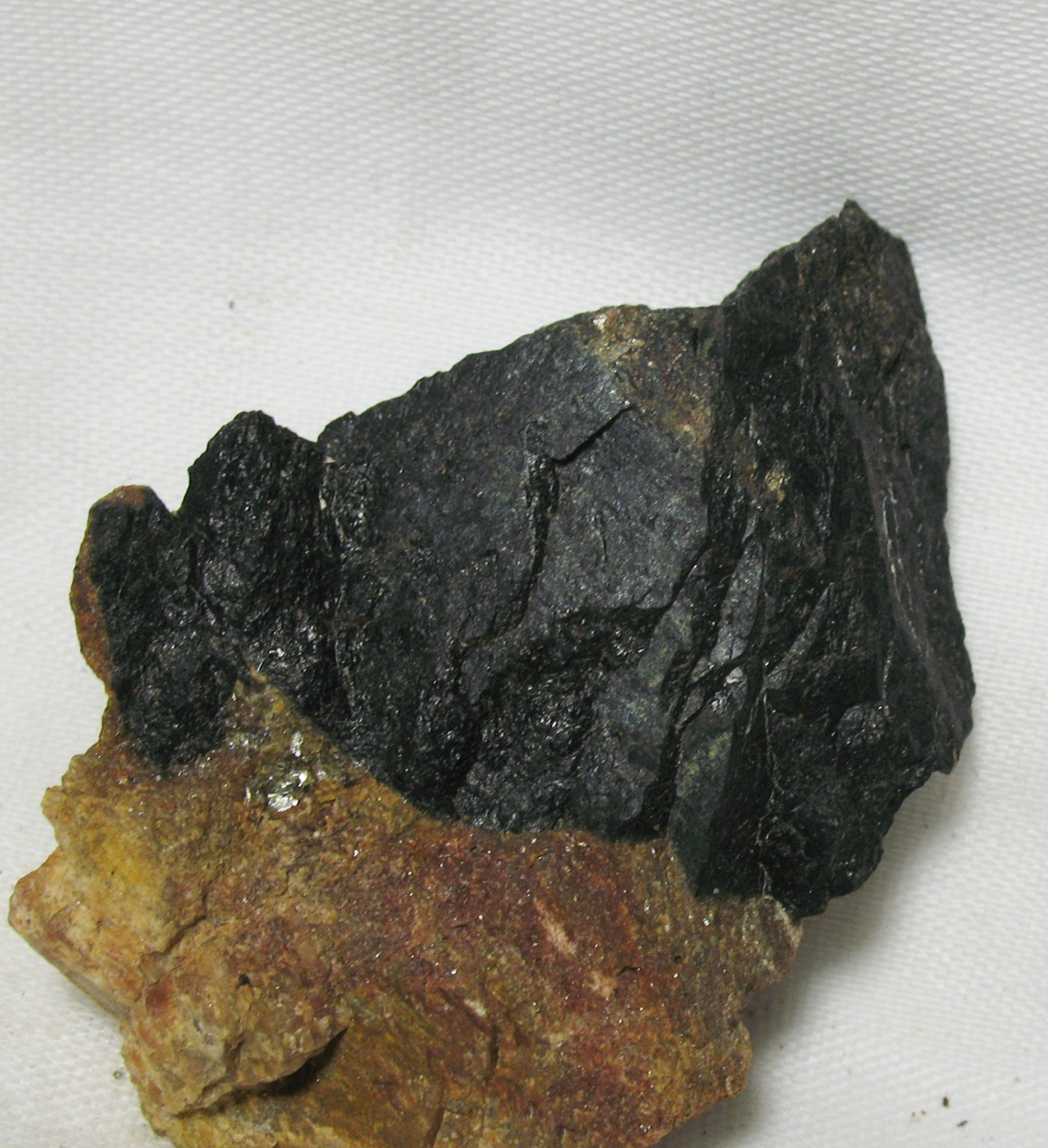 Allanite-(Ce)