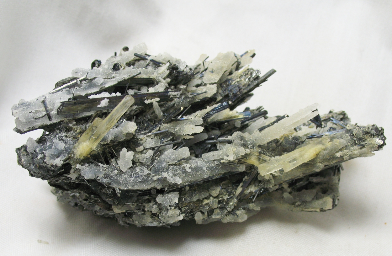 Stibnite & Quartz & Baryte