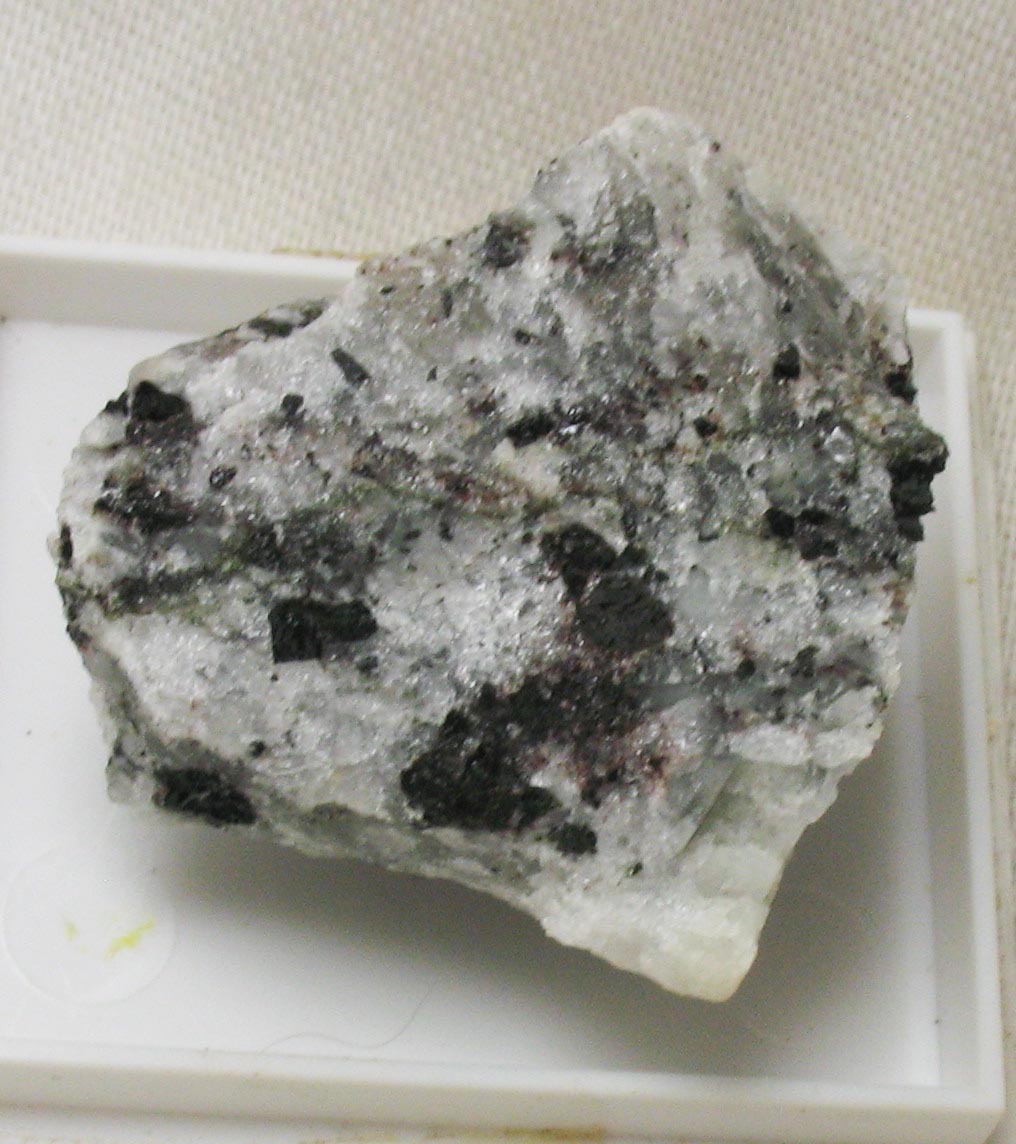 Zektzerite