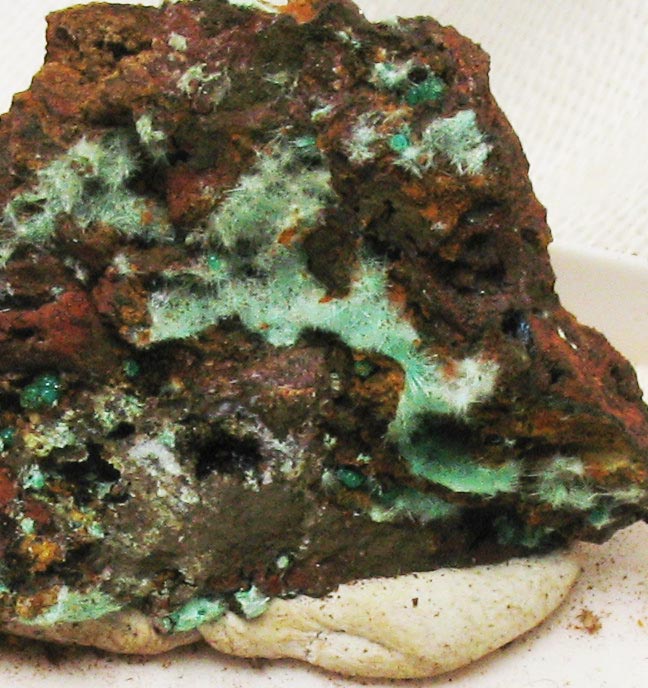 Agardite-(La)