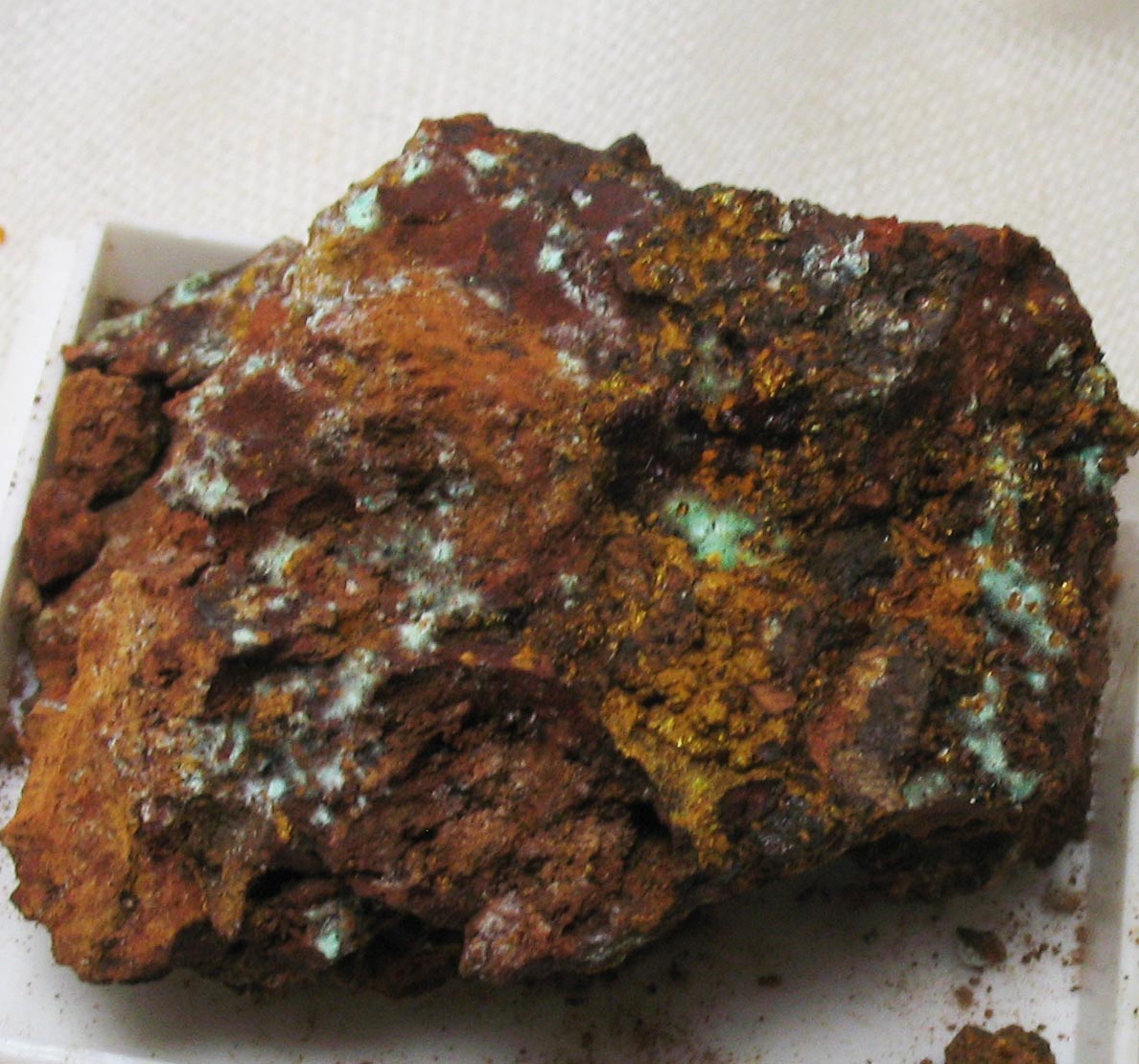 Agardite-(La)