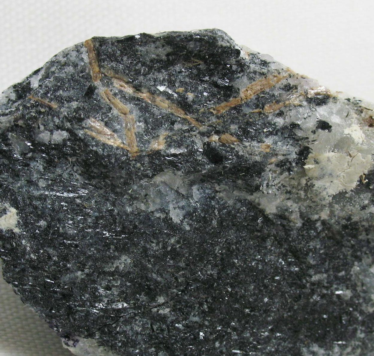 Rosenbuschite