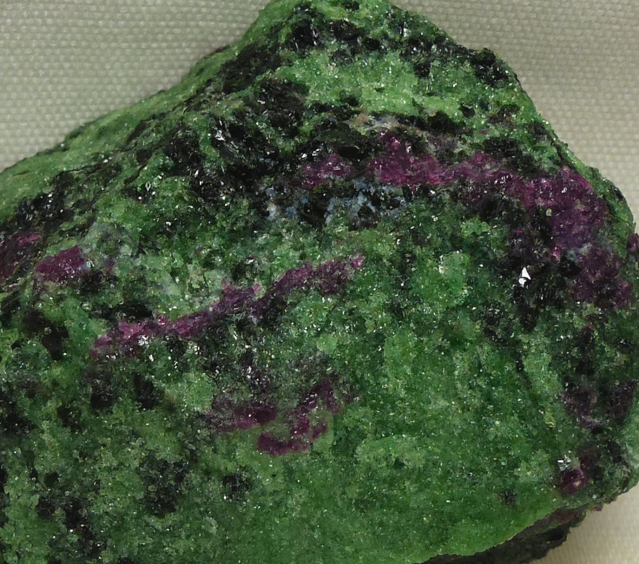 Pargasite & Zoisite & Ruby