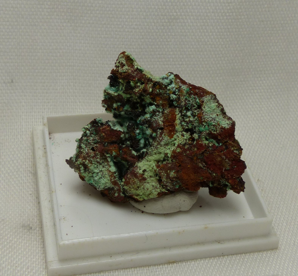 Agardite-(La)