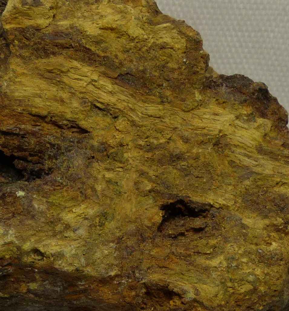 Oxyplumboroméite