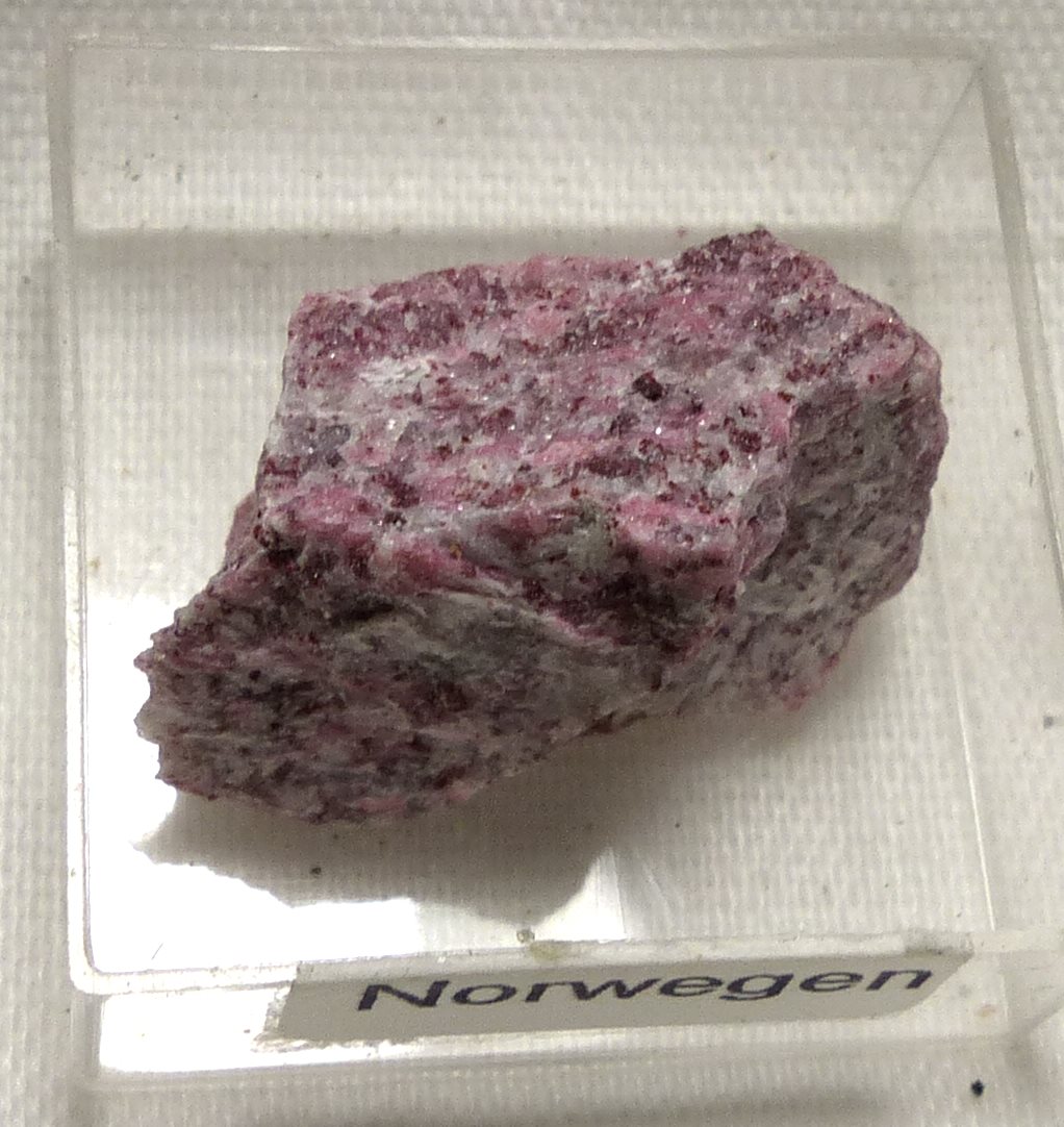 Piemontite