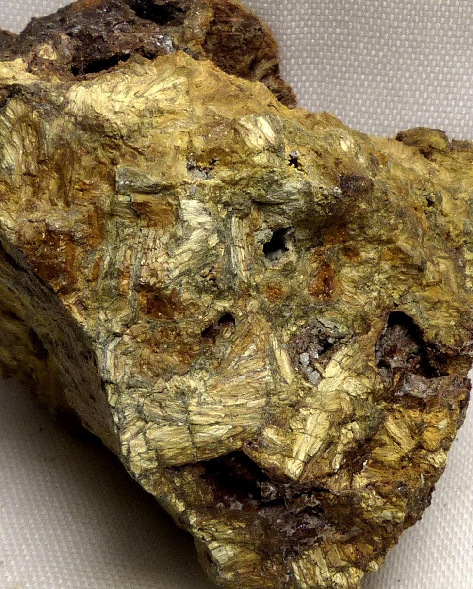 Oxyplumboroméite