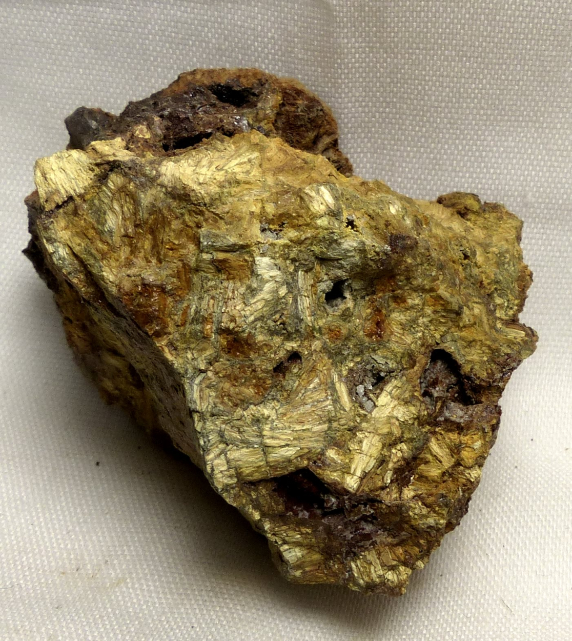 Oxyplumboroméite