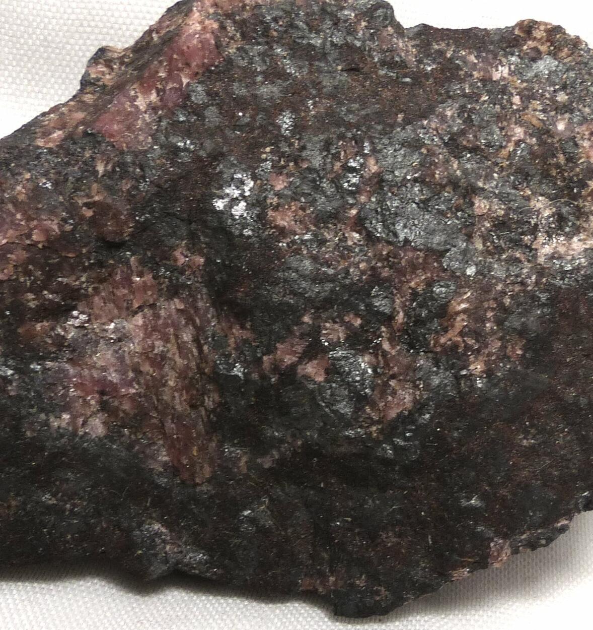 Rhodonite & Schefferite