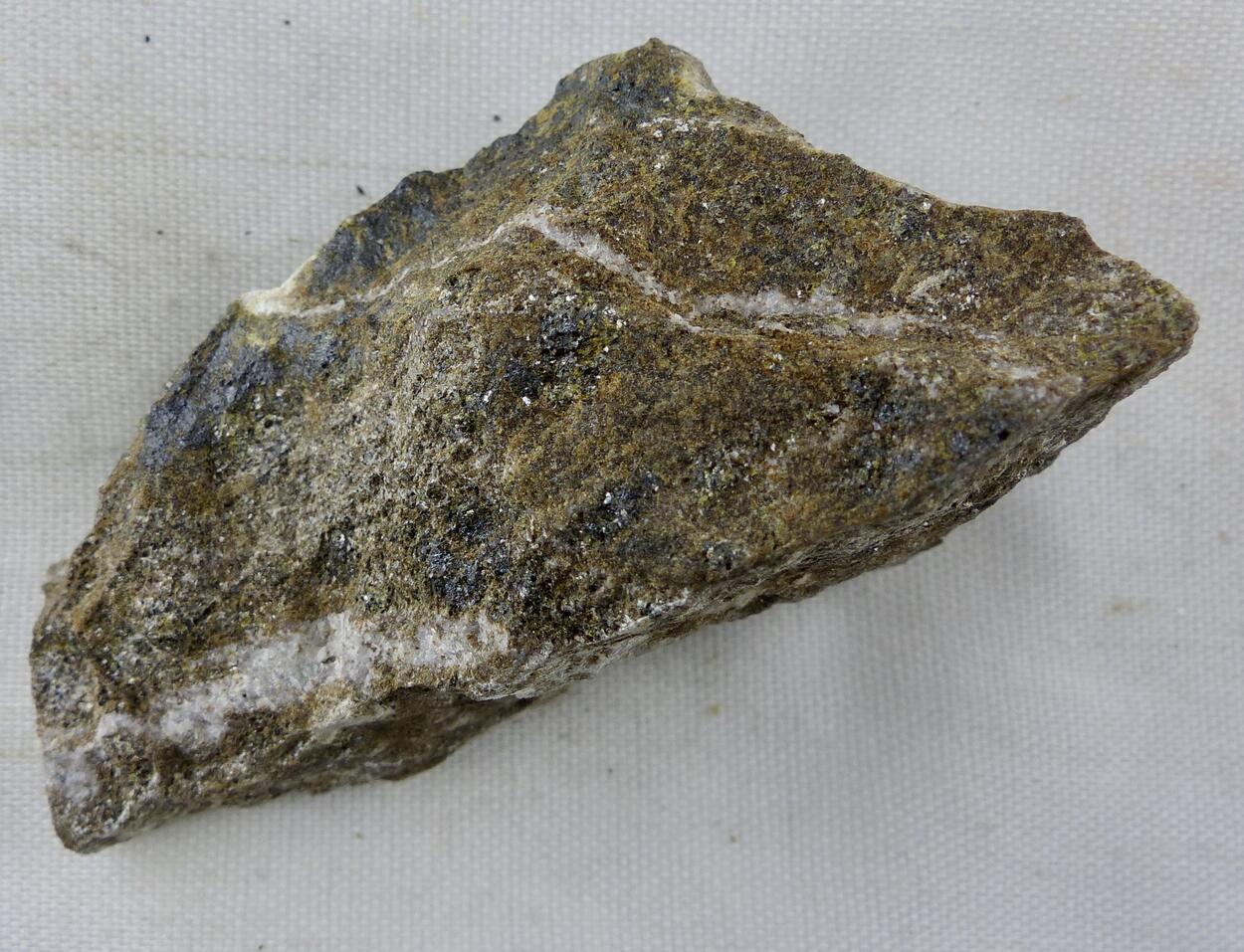 Melanotekite