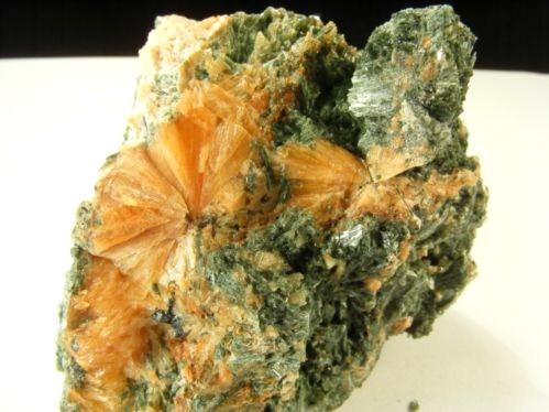 Actinolite & Stilbite