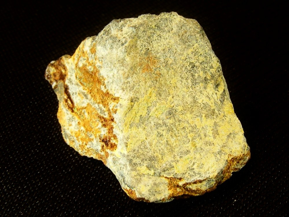 Phosphuranylite