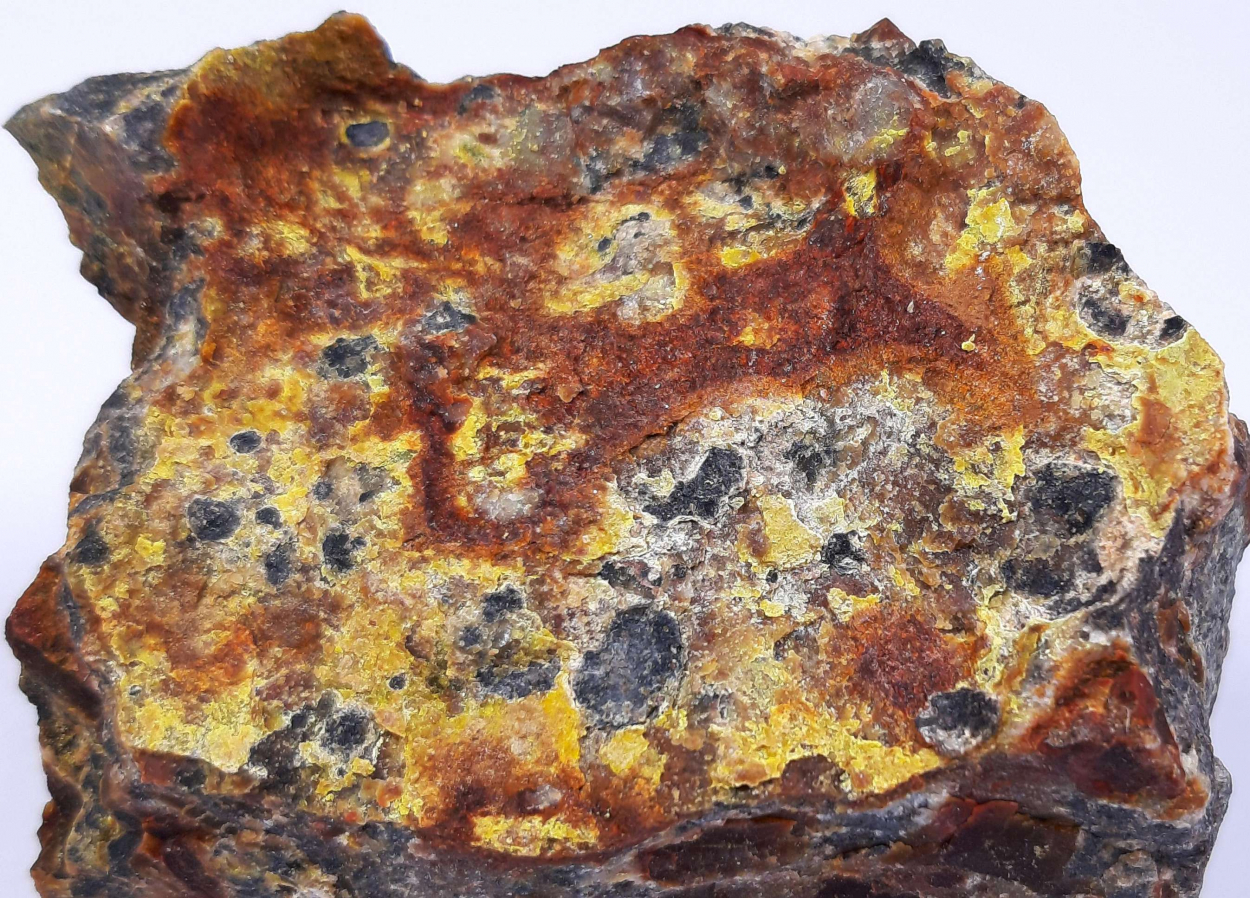 Uranopilite Phosphuranylite Gummite & Uraninite