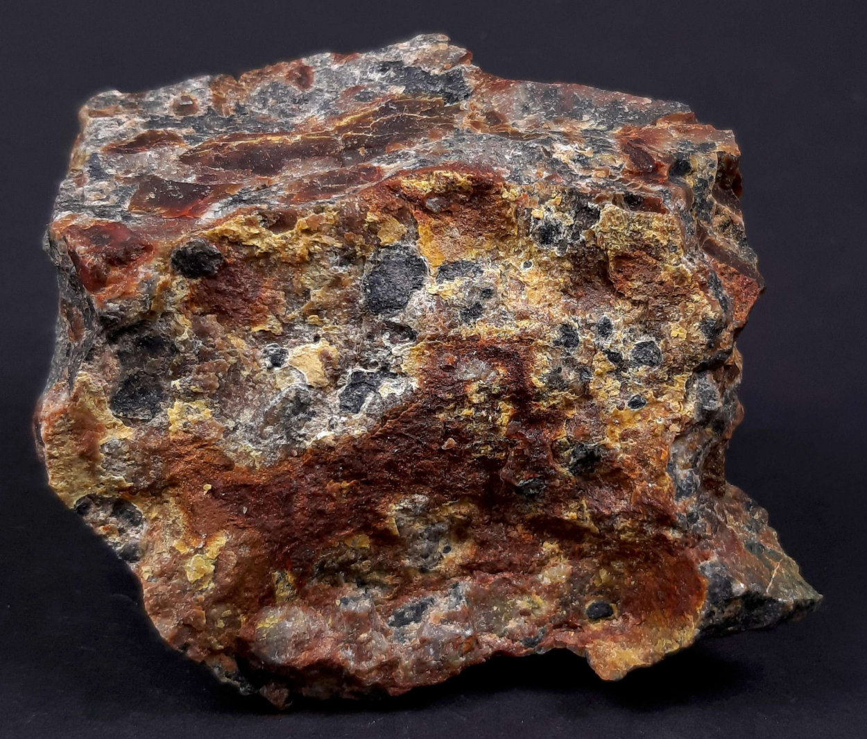 Uranopilite Phosphuranylite Gummite & Uraninite