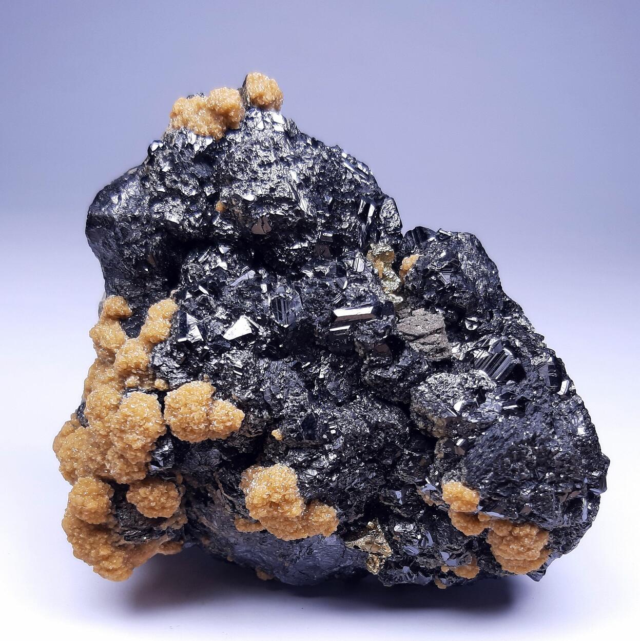 Pyrrhotite & Siderite & Rhodochrosite & Sphalerite