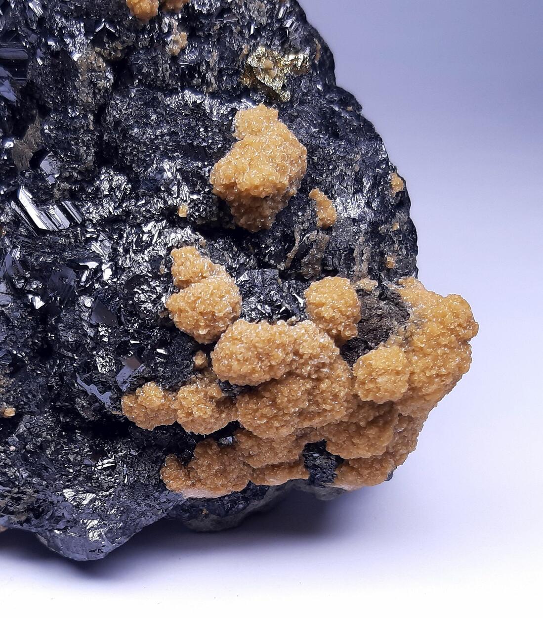 Pyrrhotite & Siderite & Rhodochrosite & Sphalerite