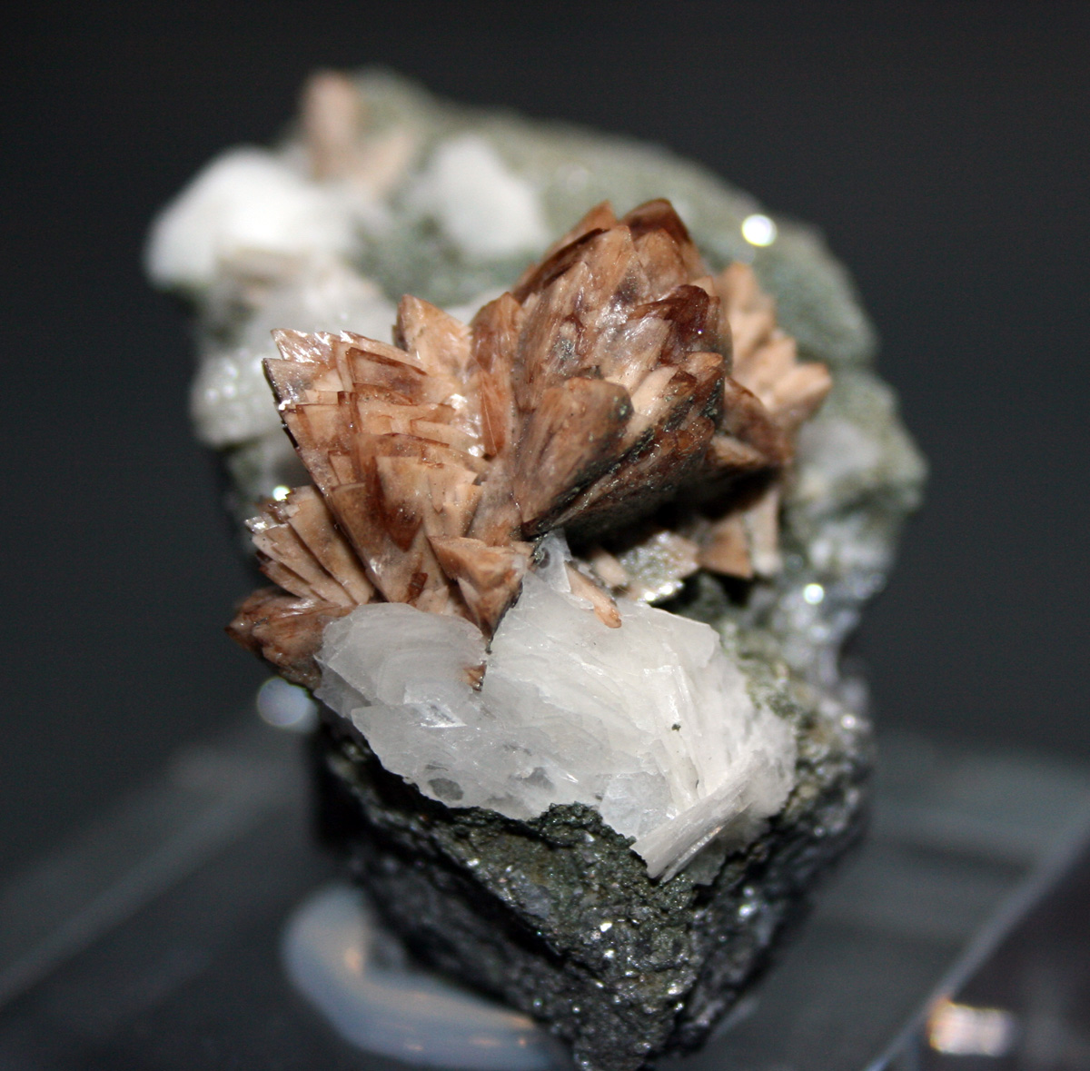 Genthelvite