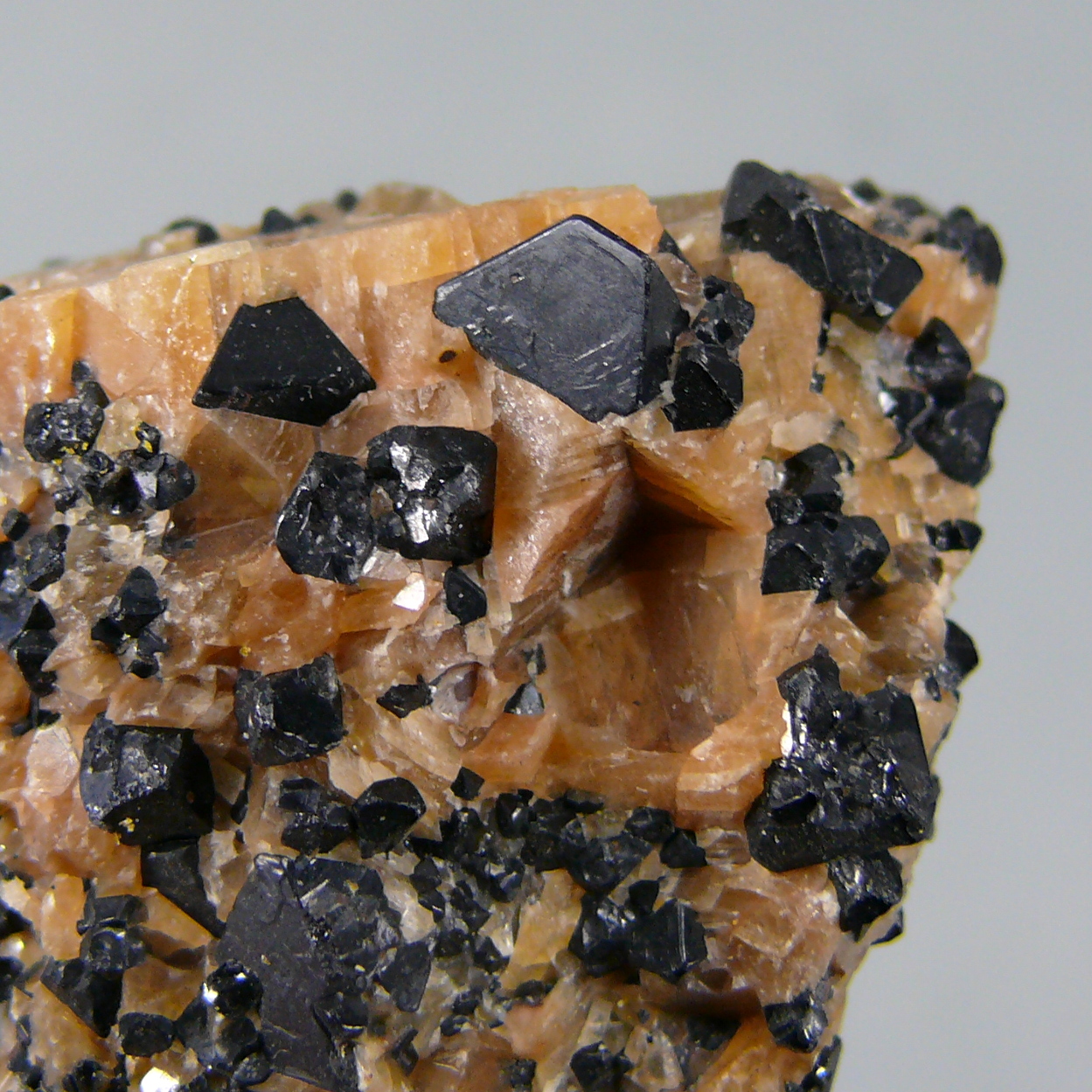 Spinel In Calcite