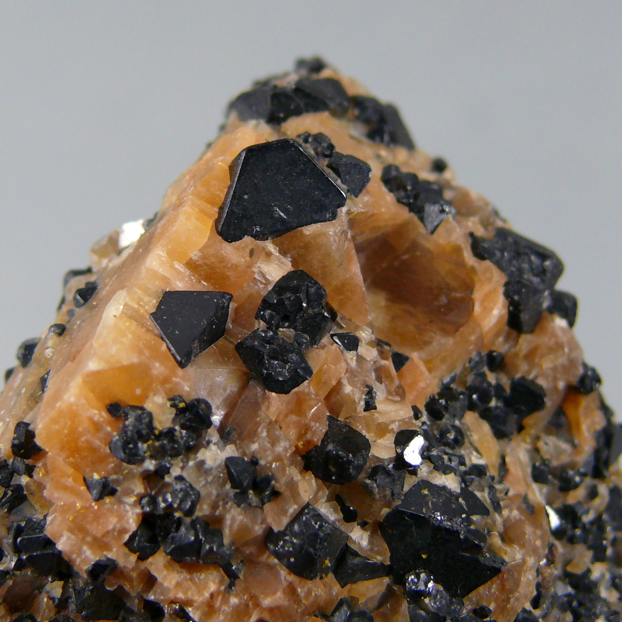 Spinel In Calcite