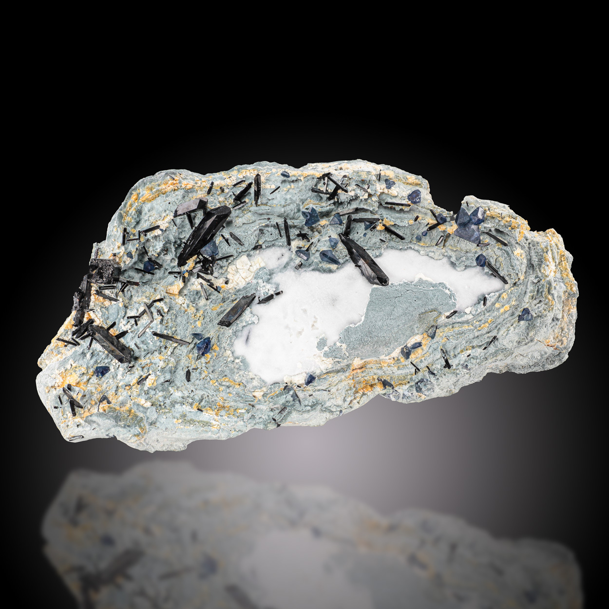 Benitoite & Neptunite