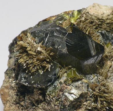 Sphalerite & Johannsenite