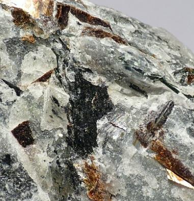 Aenigmatite