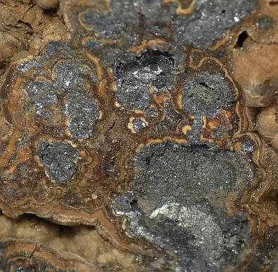 Jordanite In Schalenblende