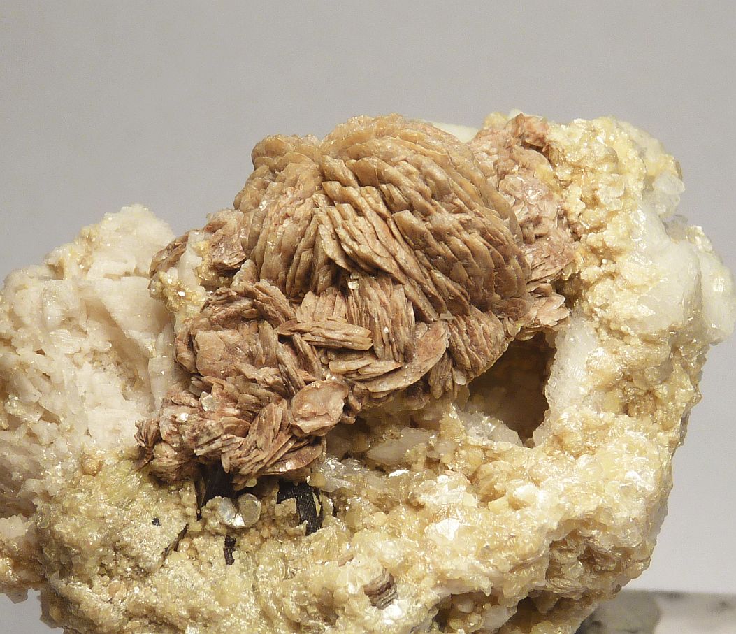 Hydroxylherderite