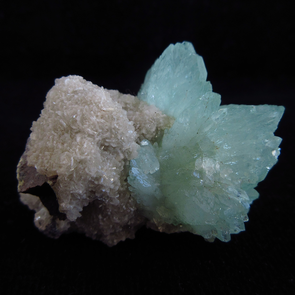 Apophyllite & Stilbite On Heulandite