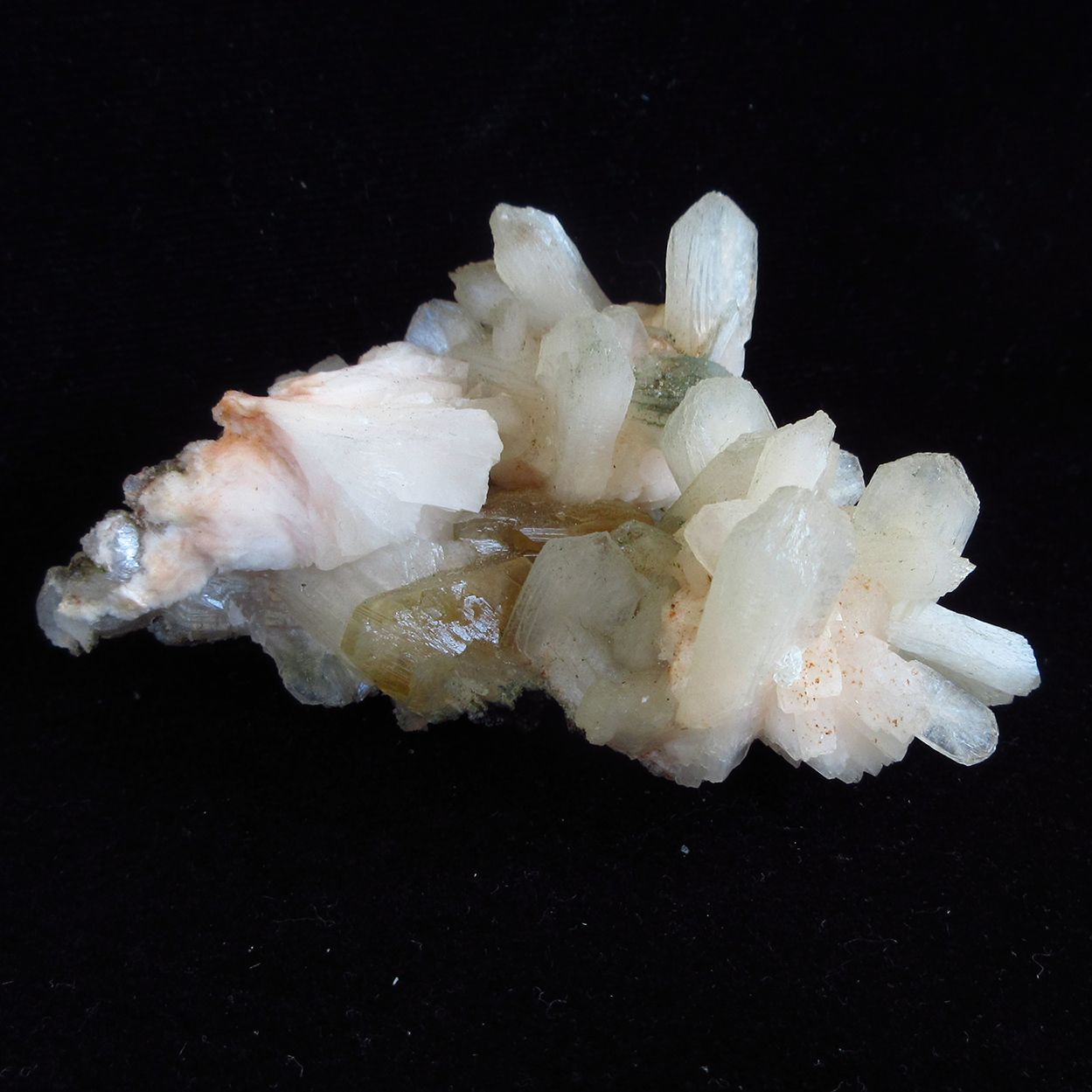 Powellite On Stilbite