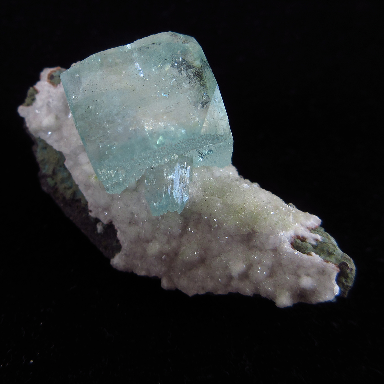 Apophyllite On Heulandite