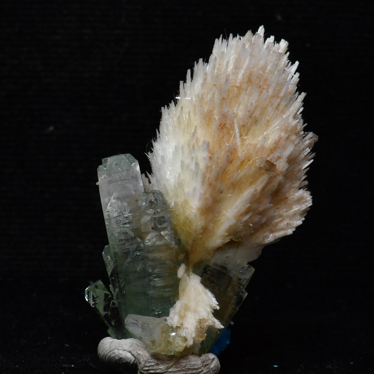 Apophyllite With Mordenite