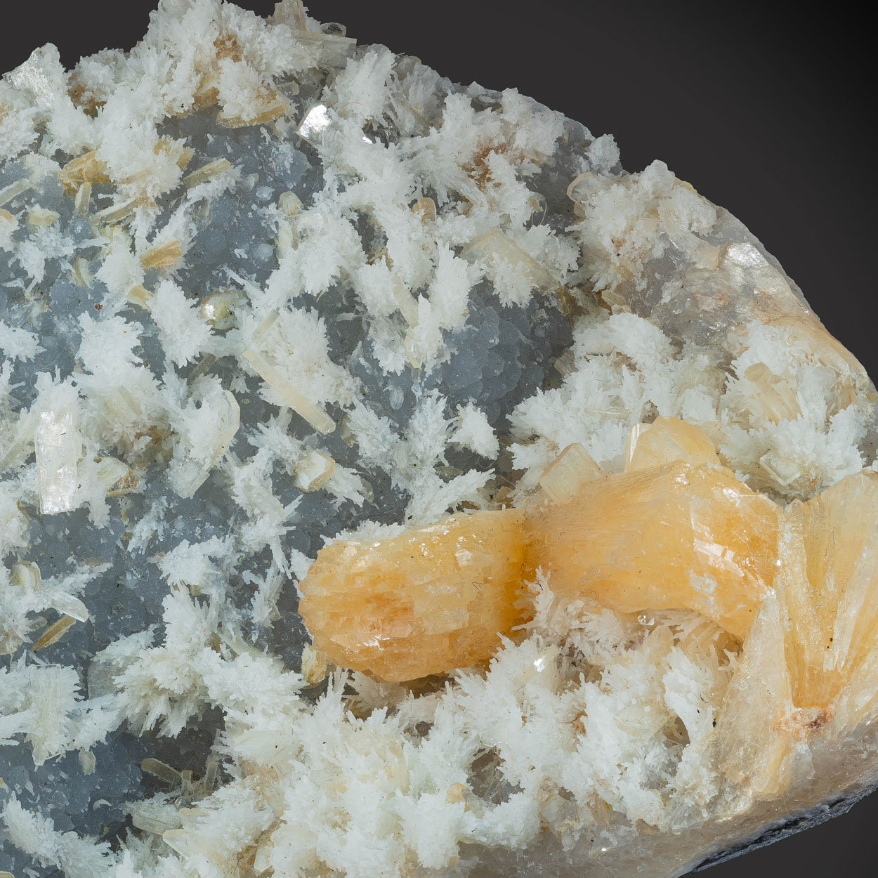 Stellerite & Quartz Psm Mordenite On Chalcedony