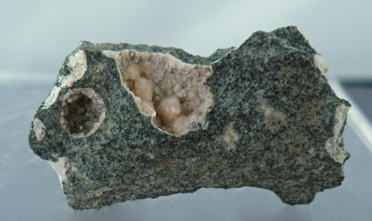 Gmelinite Natrolite Andradite & Apatite